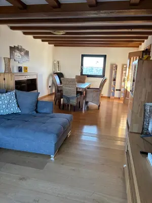 Ein Sitzbereich in der Unterkunft Ferienwohnung Boxenstopp
