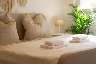 Ein Bett oder Betten in einem Zimmer der Unterkunft Große DTV-zertifizierte Ferienwohnung an der Mosel für 7 Personen - 3 Schlafzimmer, Parkplatz & Waschmaschine