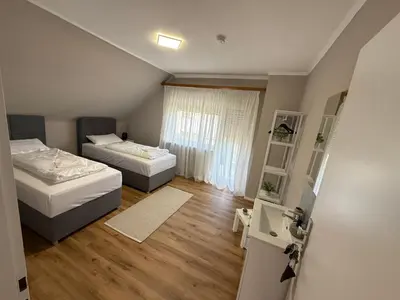 Ein Bett oder Betten in einem Zimmer der Unterkunft Repeat Racing Rooms