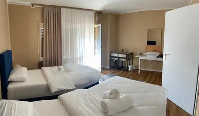 Ein Bett oder Betten in einem Zimmer der Unterkunft Repeat Racing Rooms