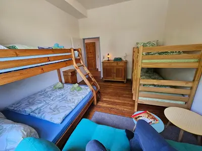 Ein Bett oder Betten in einem Zimmer der Unterkunft Alte Schule Kail - Wohnung 1
