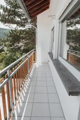 Ein Balkon oder eine Terrasse in der Unterkunft Julia's Mosel Villa Appartement TONY