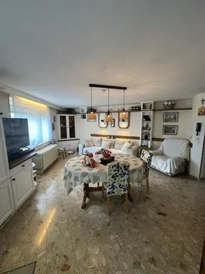 Küche/Küchenzeile in der Unterkunft Charming 2 Bedroom House with Cozy Attic in Scenic Ferschweiler Perfect for Families!