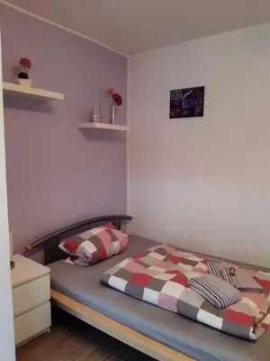 Ein Bett oder Betten in einem Zimmer der Unterkunft Ferienwohnung Philippi - Moselblick mit großer Dachterrasse, 75 qm, Hunde willkommen