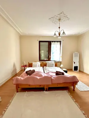 Ein Bett oder Betten in einem Zimmer der Unterkunft Forest Charm and Gems