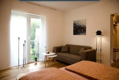 Ein Sitzbereich in der Unterkunft Ferienwohnung Pfaffenheck