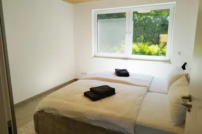 Ein Bett oder Betten in einem Zimmer der Unterkunft Apprimus Ferienwohnungen - Waldsee Rieden Panoramaterrasse 6 EG