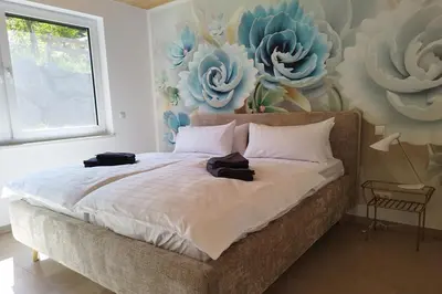 Ein Bett oder Betten in einem Zimmer der Unterkunft Apprimus Ferienwohnungen - Waldsee Rieden Panoramaterrasse 6 EG