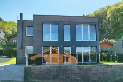 Das Gebäude in dem sich die Ferienwohnung befindet