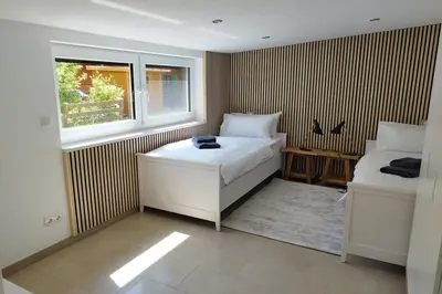 Ein Bett oder Betten in einem Zimmer der Unterkunft Apprimus Ferienwohnungen - Waldsee Rieden Panoramaterrasse 6 OG