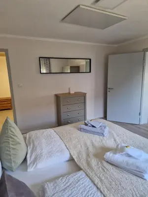 Ein Bett oder Betten in einem Zimmer der Unterkunft Gästehaus 