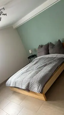 Ein Bett oder Betten in einem Zimmer der Unterkunft Ferienwohnung Morgenblüte