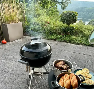 Ein für Gäste verfügbarer Grill im Ferienhaus