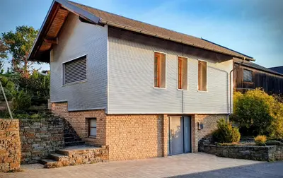 Das Gebäude in dem sich das Ferienhaus befindet