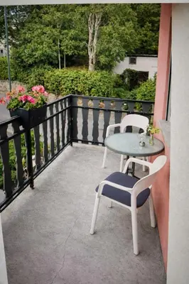 Ein Balkon oder eine Terrasse in der Unterkunft Pension zur Quelle