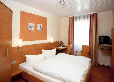 Ein Bett oder Betten in einem Zimmer der Unterkunft Alte Weinschänke