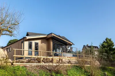 Das Gebäude in dem sich das Ferienhaus befindet