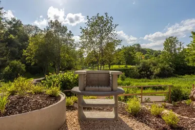 Ein Garten an der Unterkunft Chalet Bachwies I Terrasse I Seeblick I Wandern