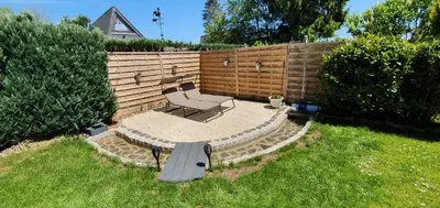 Ein Garten an der Unterkunft Ferienhaus zum Wohlfühlen in der Eifel, Poolnutzung, Tennis, Minigolf, Seenähe