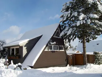 Ferienhaus zum Wohlfühlen in der Eifel, Poolnutzung, Tennis, Minigolf, Seenähe im Winter