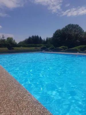 Der Swimmingpool an oder in der Nähe von Ferienhaus zum Wohlfühlen in der Eifel, Poolnutzung, Tennis, Minigolf, Seenähe