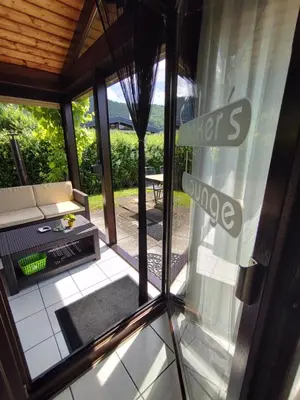 Ein Sitzbereich in der Unterkunft Ferienhaus Max in Koblenz-Güls Am Gülser Moselbogen