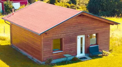 Das Gebäude in dem sich das Ferienhaus befindet