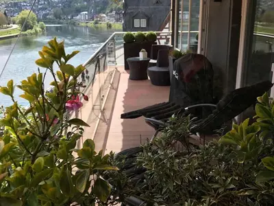 Blick auf einen Fluss in der Nähe des Ferienhauses