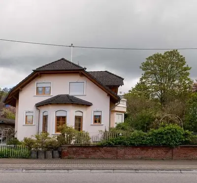 Das Gebäude in dem sich die Ferienwohnung befindet