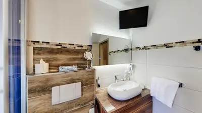 Ein Badezimmer in der Unterkunft Ferienwohnung Exclusiv-Apartment Seepanorama - im Maarberg Resort - in Schalkenmehren am See