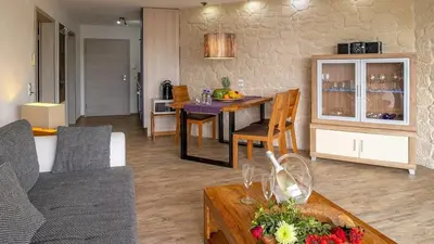 Ein Sitzbereich in der Unterkunft Ferienwohnung Apartment Seehöhe - im Maarberg Resort - in Schalkenmehren am See