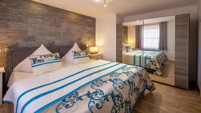 Ein Bett oder Betten in einem Zimmer der Unterkunft Ferienwohnung Apartment Seehöhe - im Maarberg Resort - in Schalkenmehren am See