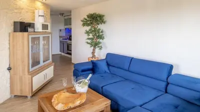 Ein Sitzbereich in der Unterkunft Ferienwohnung Ferienwohnung Maarhöhe - im Maarberg Resort - in Schalkenmehren am See