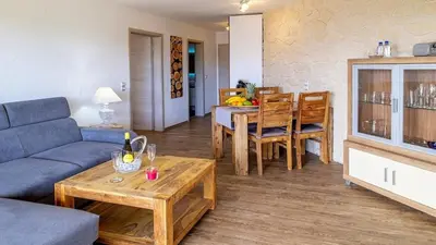 Ein Sitzbereich in der Unterkunft Ferienwohnung Apartment Seeidyll - im Maarberg Resort - in Schalkenmehren am See