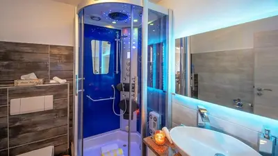 Ein Badezimmer in der Unterkunft Ferienwohnung Apartment Seeidyll - im Maarberg Resort - in Schalkenmehren am See