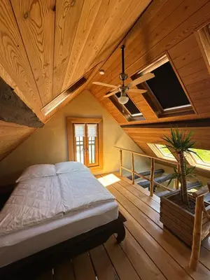 Ein Bett oder Betten in einem Zimmer der Unterkunft Ferienhaus Romantica in Bruttig-Fankel für 2 Personen