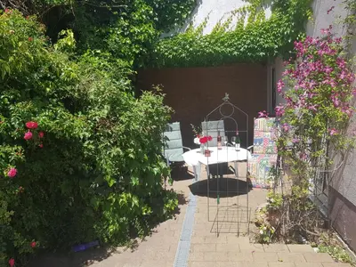 Ein Garten an der Unterkunft Am Weinberg
