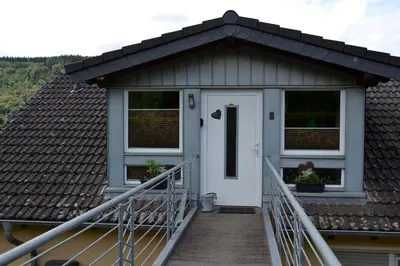Das Gebäude in dem sich die Ferienwohnung befindet