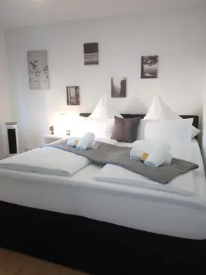Ein Bett oder Betten in einem Zimmer der Unterkunft Teufelsstein, Wandern, Ausblick, Freilichtbühne, Loreley, 3 Burgenblick, Rhein, 30m2 Terrasse, Grillen, Entspannen, Natur, Rodelbahn, WLAN, Parkplatz,