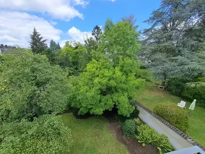 Ein Garten an der Unterkunft Nostalgie-Nest mit Boxspringbett