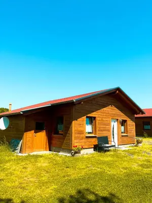 Das Gebäude in dem sich das Ferienhaus befindet
