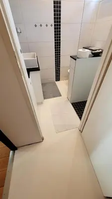 Ein Badezimmer in der Unterkunft Wohlfühloase in der Eifel mit Weitblick in die Natur, Seenähe, Poolnutzung, Minigolf, Tennis und vieles mehr