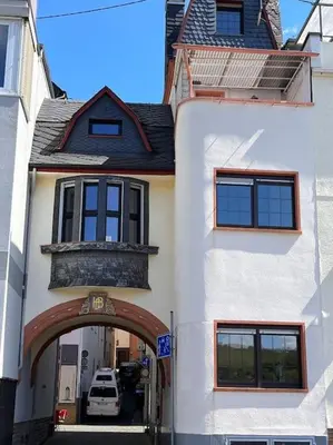 Das Gebäude in dem sich das Ferienhaus befindet