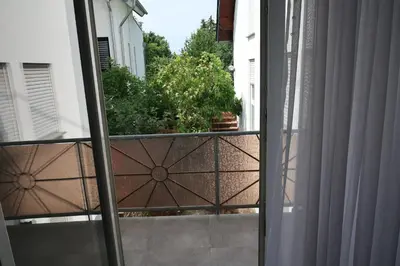Ein Balkon oder eine Terrasse in der Unterkunft Old Apartment