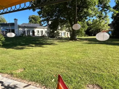 Ein Garten an der Unterkunft Saarwein Gut in Wiltingen