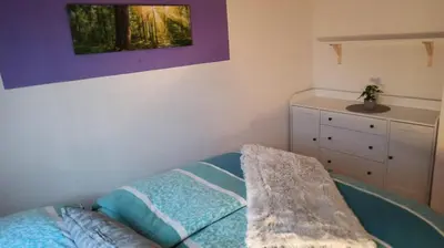 Ein Bett oder Betten in einem Zimmer der Unterkunft Waldhäuschen