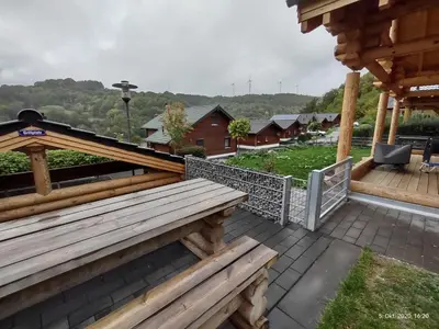 Ein allgemeiner Bergblick oder ein Berglick von des Ferienhauses aus