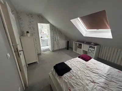 Ein Bett oder Betten in einem Zimmer der Unterkunft Must love dogs