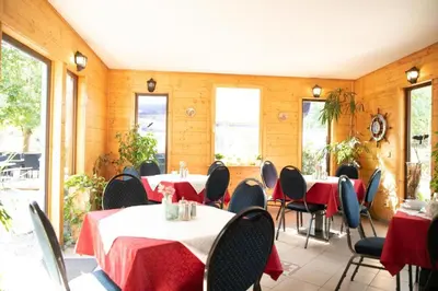 Ein Restaurant oder anderes Speiselokal in der Unterkunft Haus Mittelrheintal