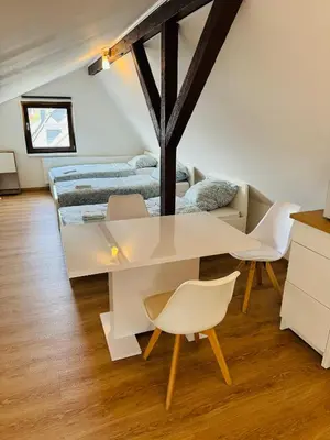 Ein Sitzbereich in der Unterkunft Flussnähe Dreierwohnung